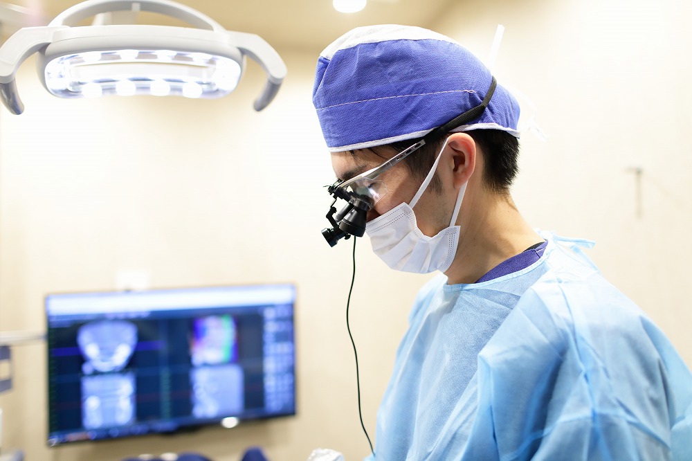 フラップレス無切開手術